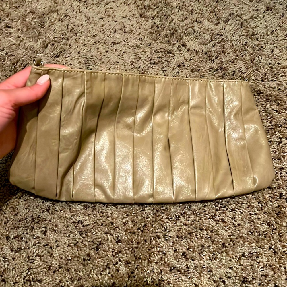 Tan clutch with chain
